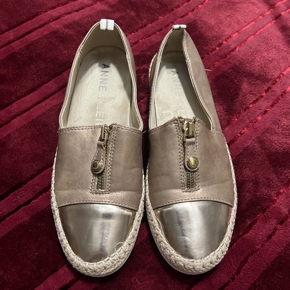 ANNE KLEIN Zip Down Espadrille Flats - Picture 2 of 4
